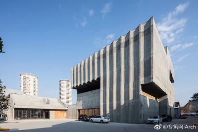 筒拱與錯(cuò)層相互交織,這座建筑可以說(shuō)很&ldquo;大舍&rdquo;了